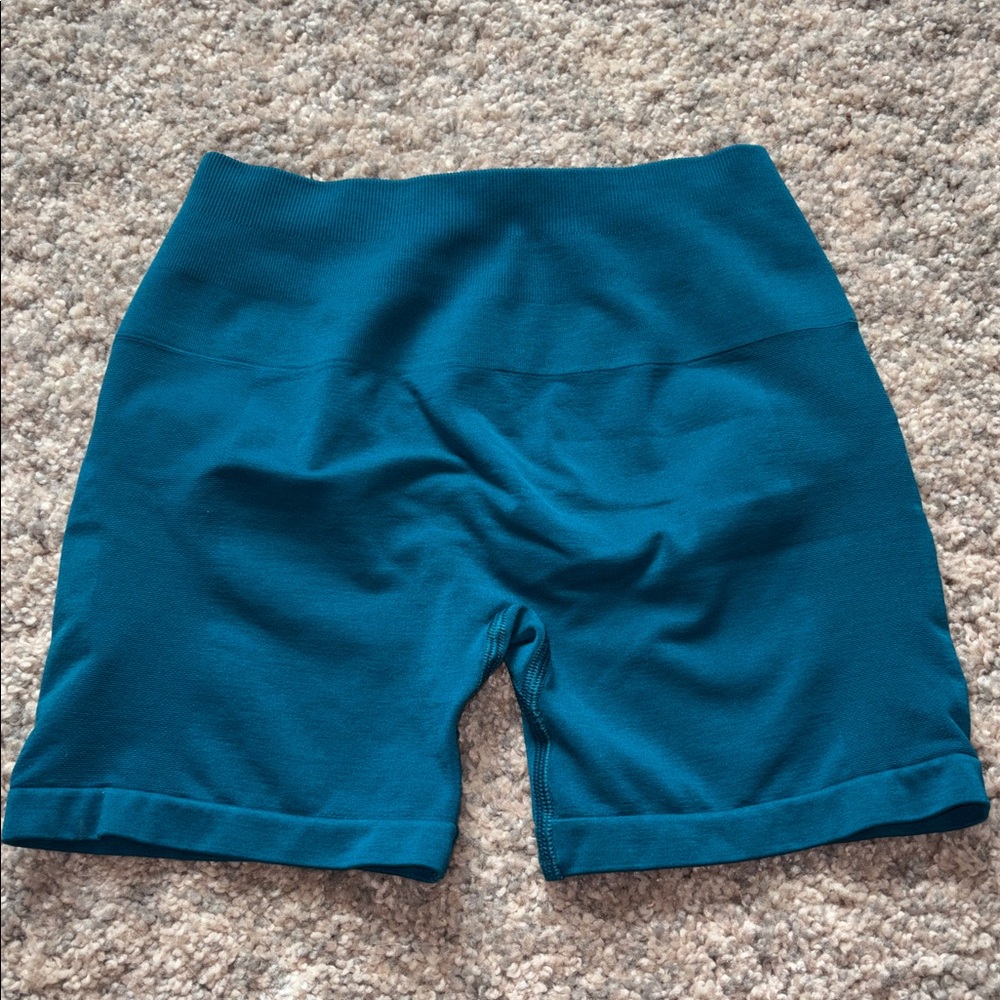 Alphalete Amplify Galactic Ocean 4.5 Shorts - Picture 2 of 4